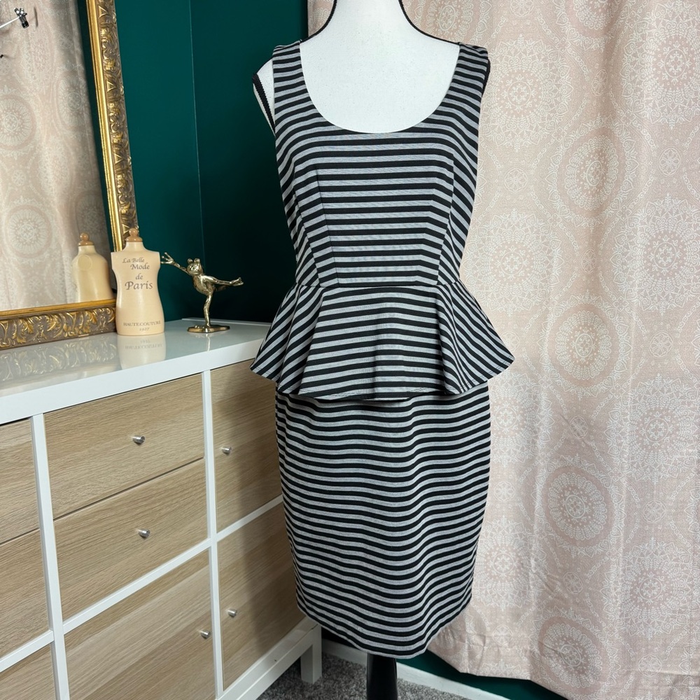 Ann Taylor Black White Striped Sleeveless Peplum Dress Size 6
